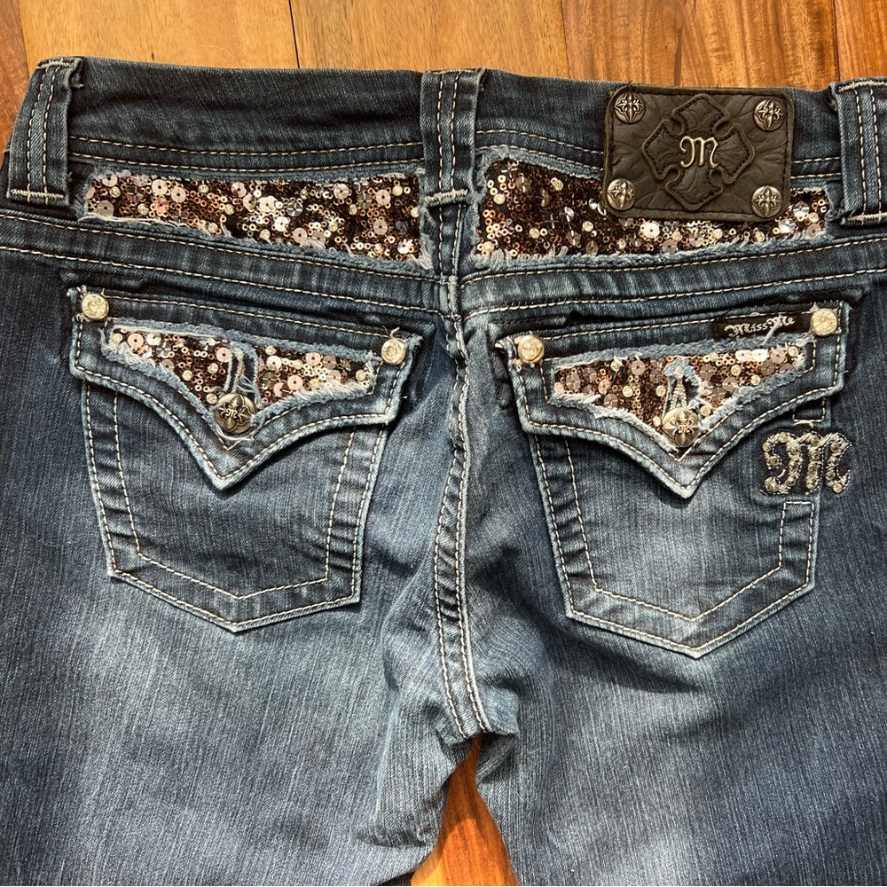 Miss Me sz 27 jeans. Bootcut, in great condition. Medium wash.